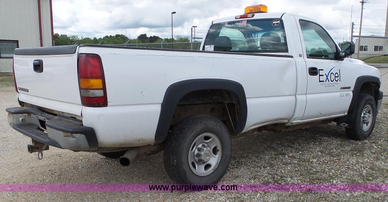 image for item L2008 2001 Chevrolet Silverado 2500HD pickup truck