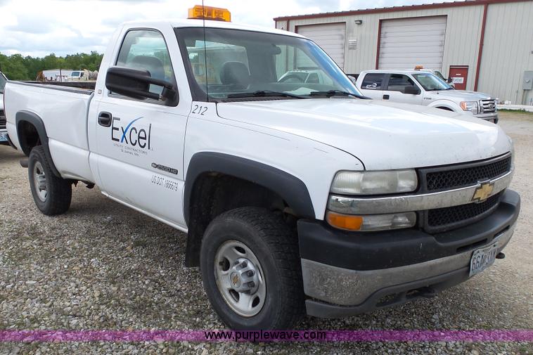 image for item L2008 2001 Chevrolet Silverado 2500HD pickup truck