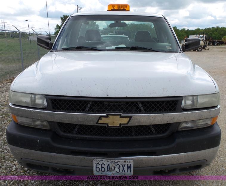 image for item L2008 2001 Chevrolet Silverado 2500HD pickup truck