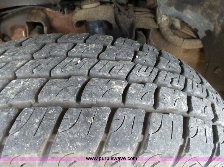 image for item L2008 2001 Chevrolet Silverado 2500HD pickup truck