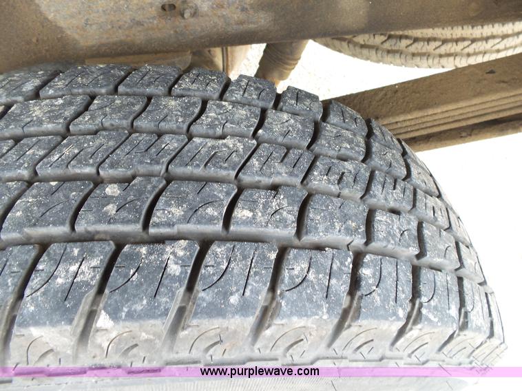 image for item L2008 2001 Chevrolet Silverado 2500HD pickup truck