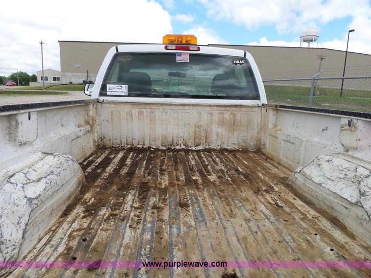 image for item L2008 2001 Chevrolet Silverado 2500HD pickup truck