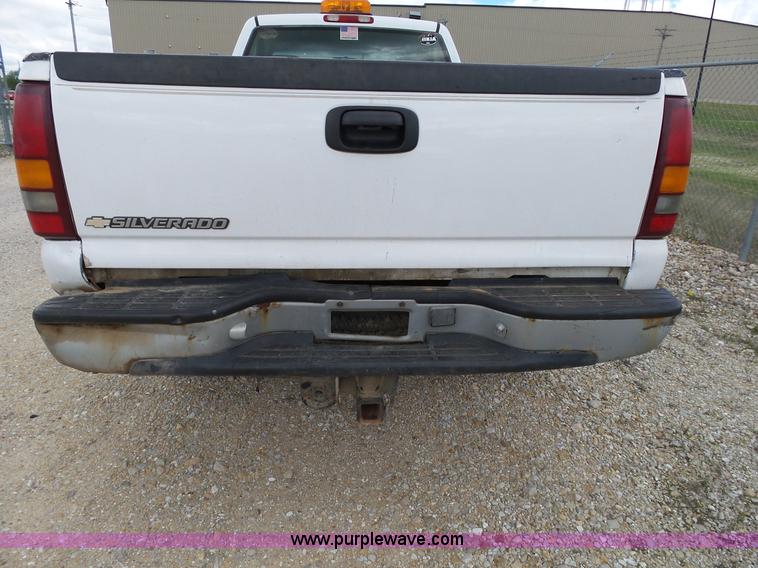 image for item L2008 2001 Chevrolet Silverado 2500HD pickup truck