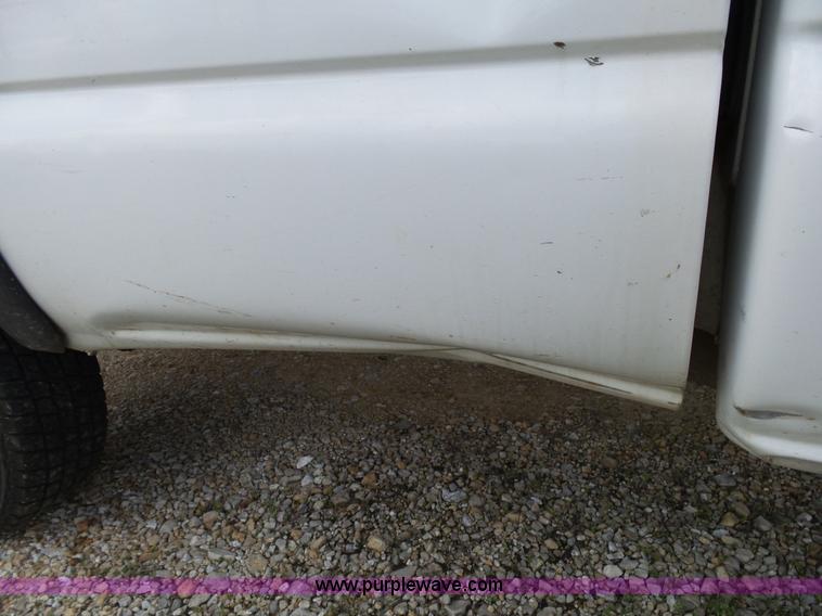 image for item L2008 2001 Chevrolet Silverado 2500HD pickup truck