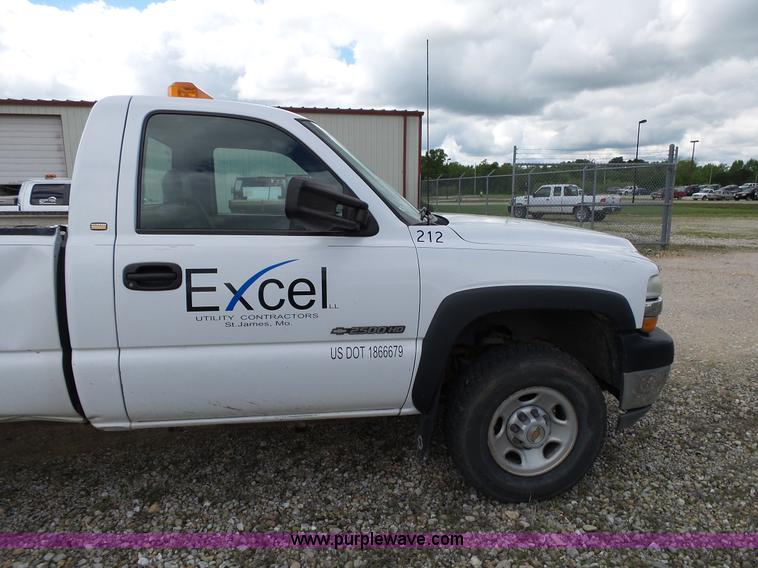 image for item L2008 2001 Chevrolet Silverado 2500HD pickup truck