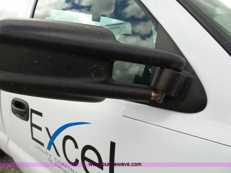 image for item L2008 2001 Chevrolet Silverado 2500HD pickup truck