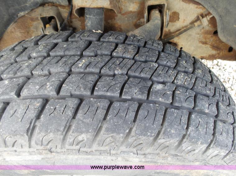 image for item L2008 2001 Chevrolet Silverado 2500HD pickup truck