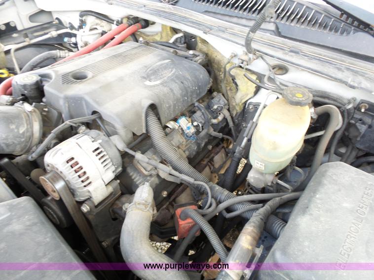 image for item L2008 2001 Chevrolet Silverado 2500HD pickup truck