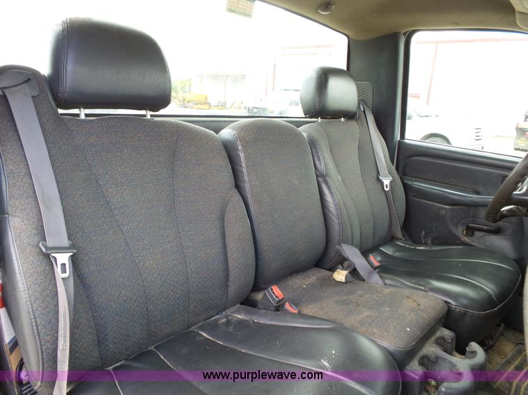 image for item L2008 2001 Chevrolet Silverado 2500HD pickup truck