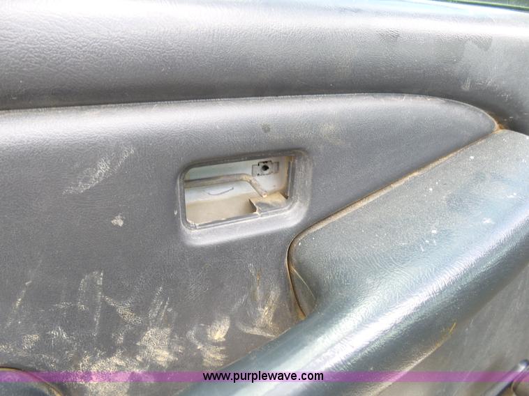 image for item L2008 2001 Chevrolet Silverado 2500HD pickup truck