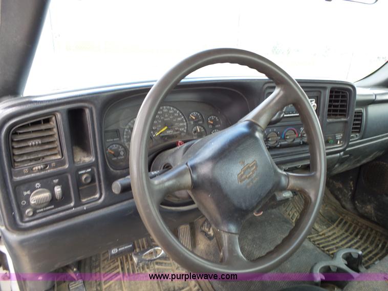 image for item L2008 2001 Chevrolet Silverado 2500HD pickup truck