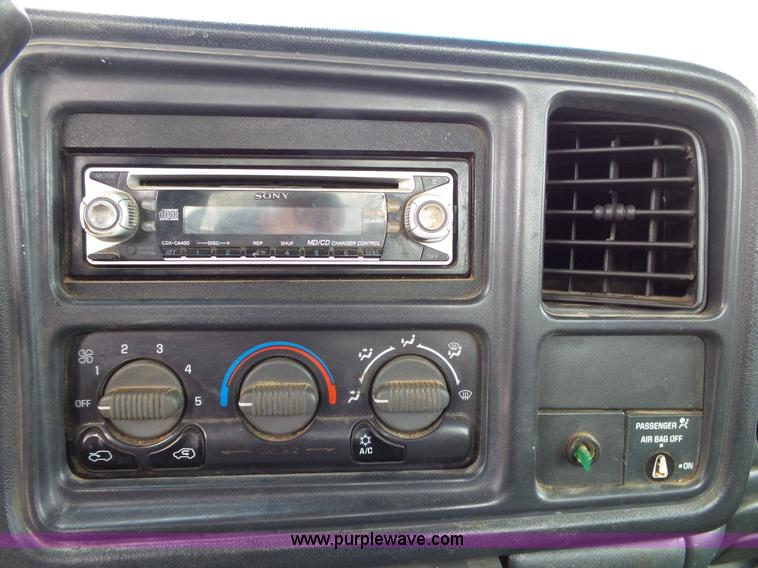 image for item L2008 2001 Chevrolet Silverado 2500HD pickup truck