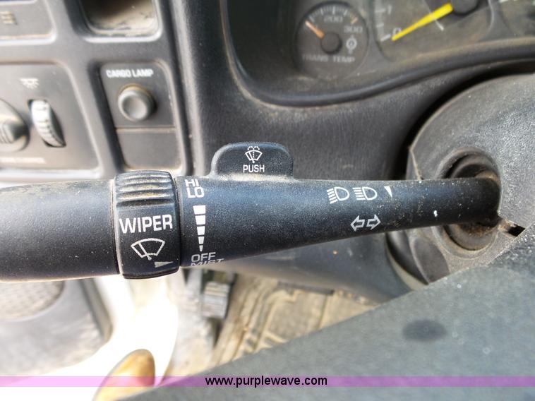 image for item L2008 2001 Chevrolet Silverado 2500HD pickup truck