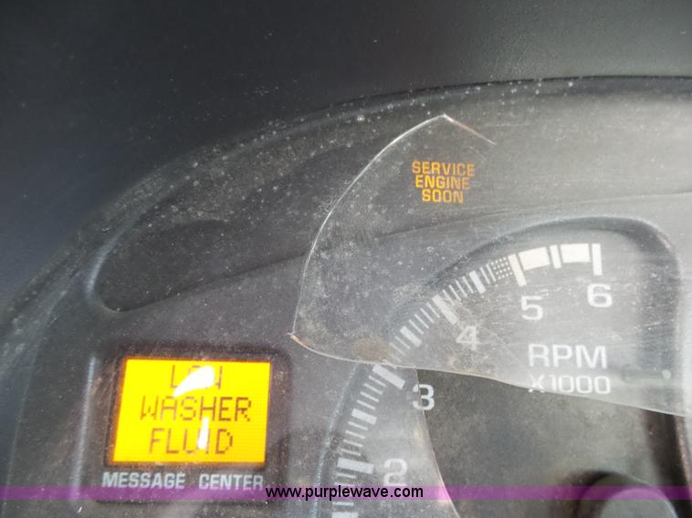 image for item L2008 2001 Chevrolet Silverado 2500HD pickup truck