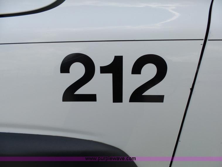 image for item L2008 2001 Chevrolet Silverado 2500HD pickup truck