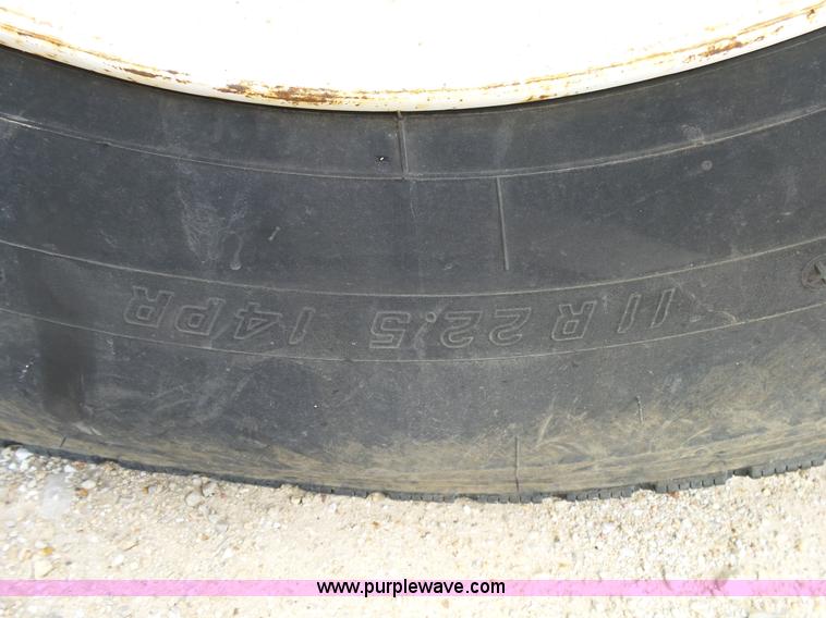 image for item L2011 1992 International 8100 semi truck