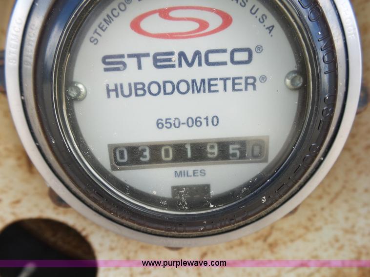 image for item L2011 1992 International 8100 semi truck