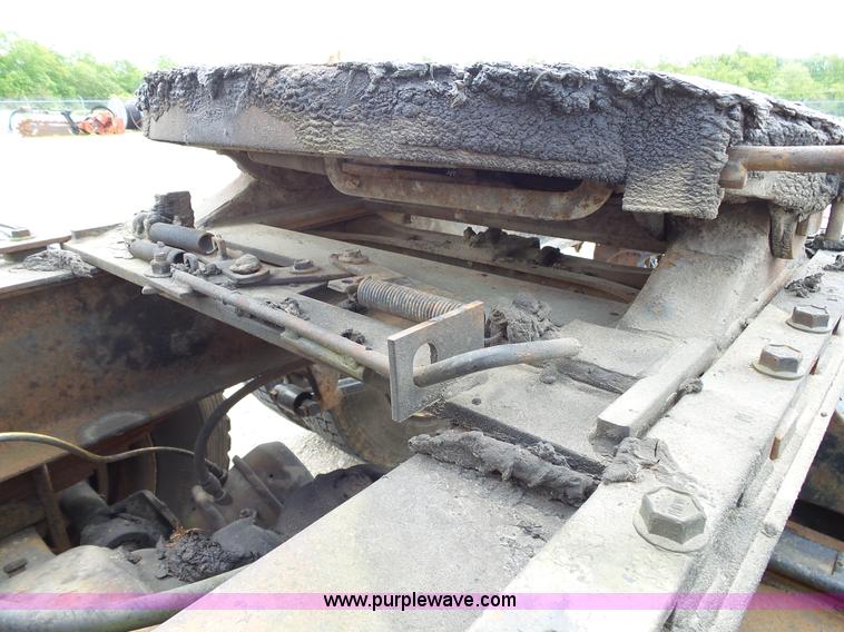 image for item L2011 1992 International 8100 semi truck