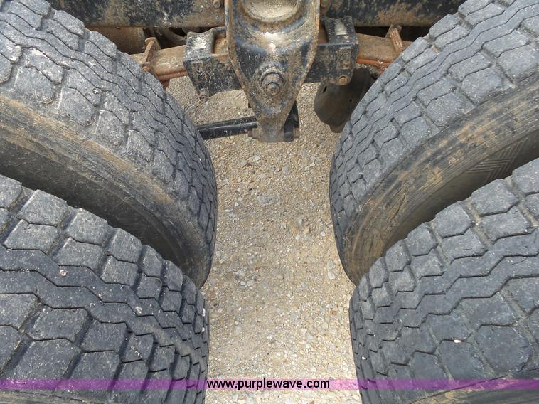 image for item L2011 1992 International 8100 semi truck