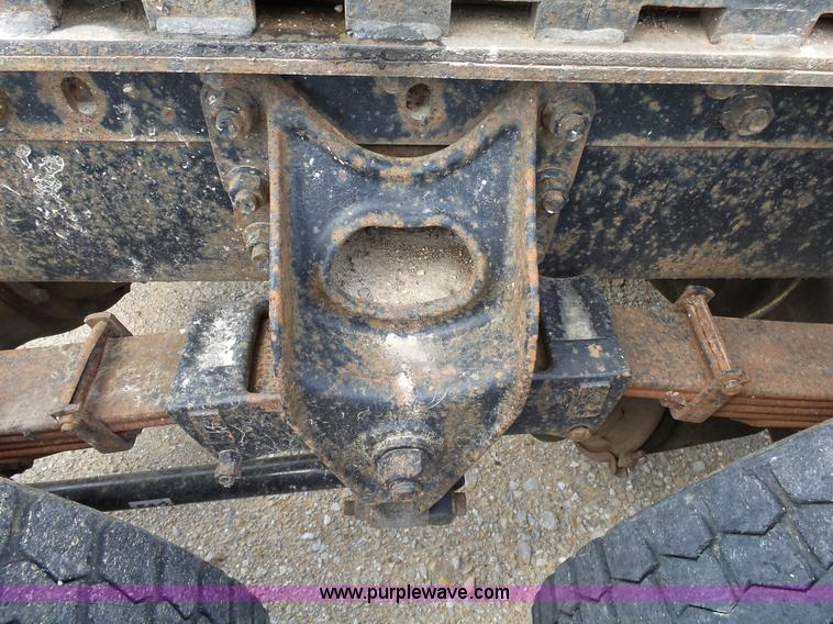 image for item L2011 1992 International 8100 semi truck