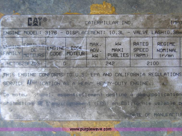 image for item L2011 1992 International 8100 semi truck