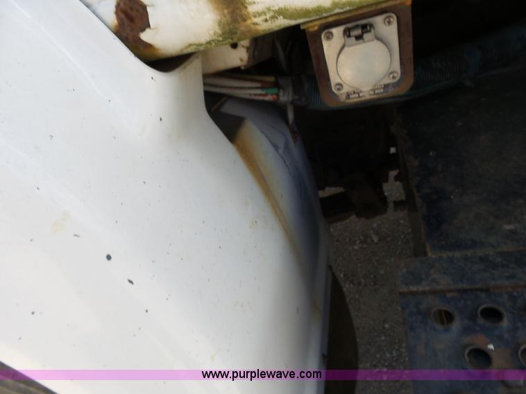 image for item L2011 1992 International 8100 semi truck