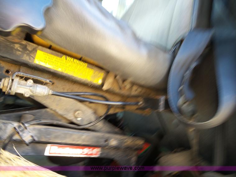 image for item L2011 1992 International 8100 semi truck