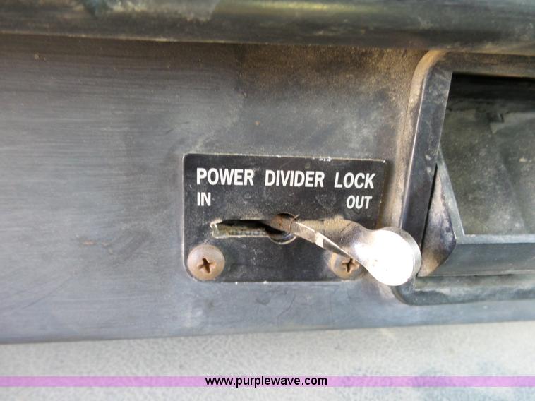 image for item L2011 1992 International 8100 semi truck