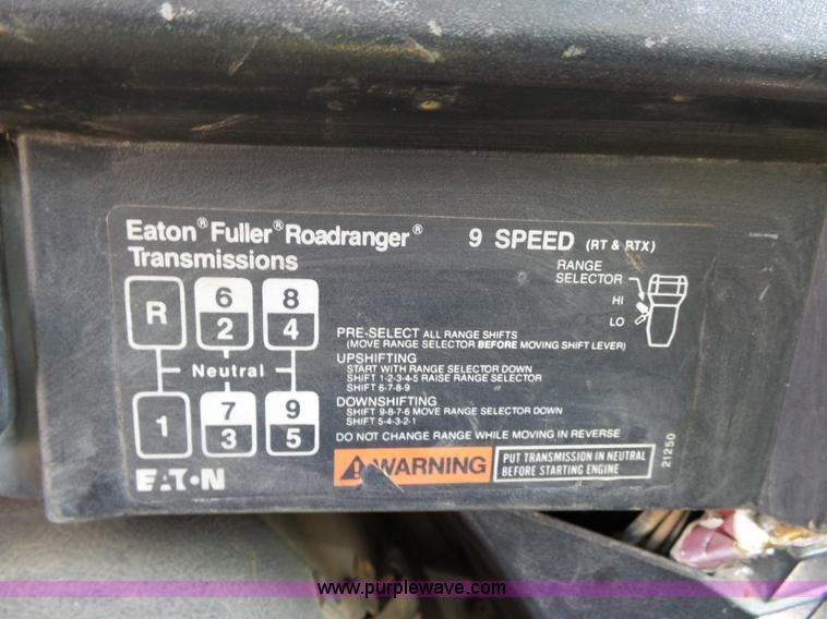 image for item L2011 1992 International 8100 semi truck