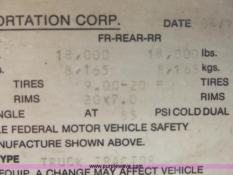 image for item L2011 1992 International 8100 semi truck