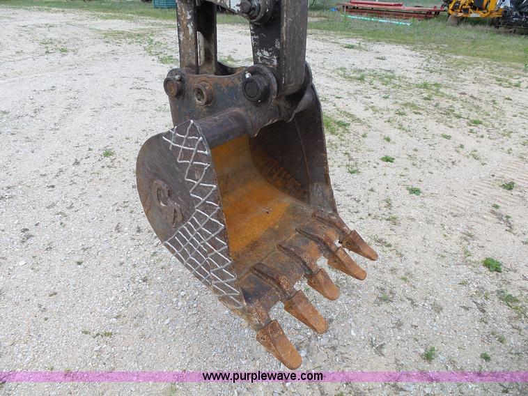 image for item L2015 2005 Takeuchi TB135 compact excavator