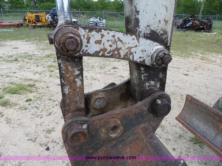 image for item L2015 2005 Takeuchi TB135 compact excavator