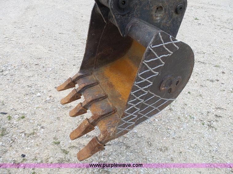 image for item L2015 2005 Takeuchi TB135 compact excavator