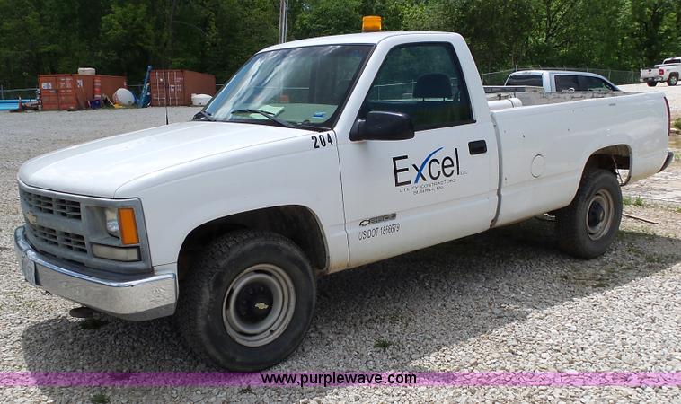 image for item L2017 2000 Chevrolet 2500 pickup truck