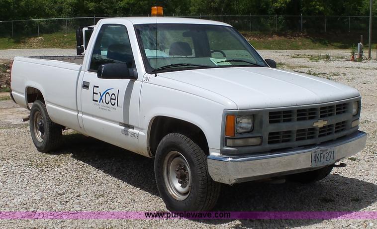 image for item L2017 2000 Chevrolet 2500 pickup truck