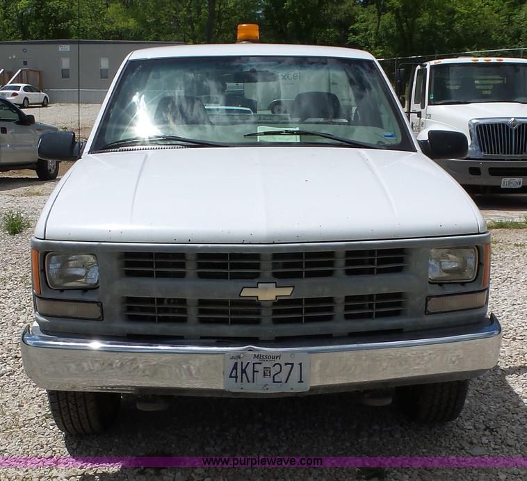 image for item L2017 2000 Chevrolet 2500 pickup truck