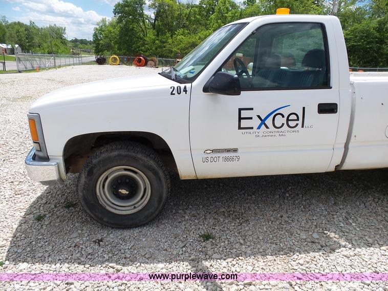 image for item L2017 2000 Chevrolet 2500 pickup truck