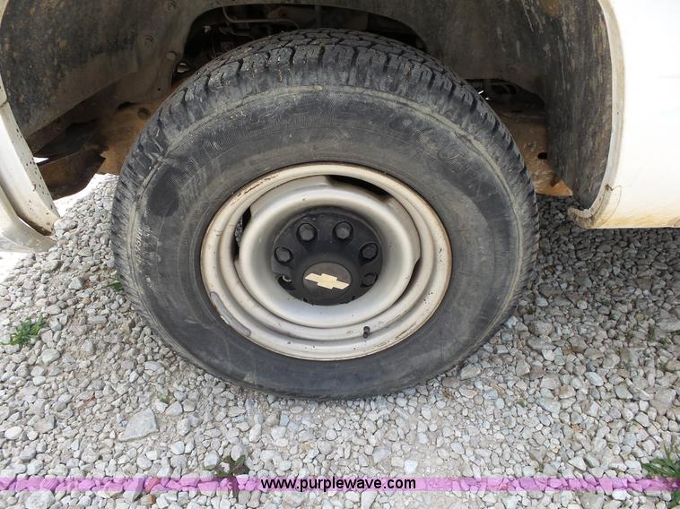 image for item L2017 2000 Chevrolet 2500 pickup truck