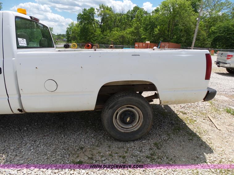 image for item L2017 2000 Chevrolet 2500 pickup truck