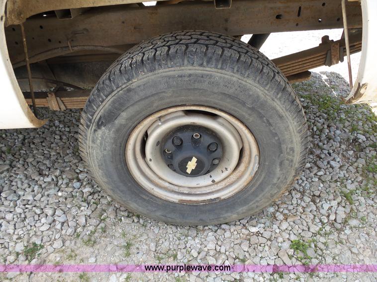 image for item L2017 2000 Chevrolet 2500 pickup truck