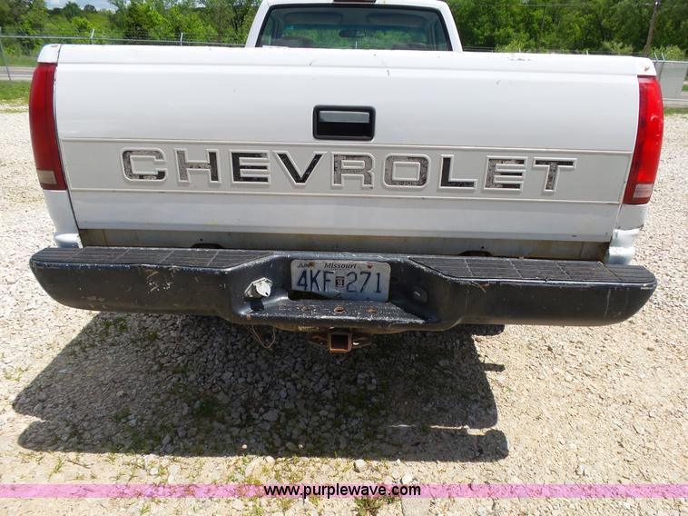 image for item L2017 2000 Chevrolet 2500 pickup truck