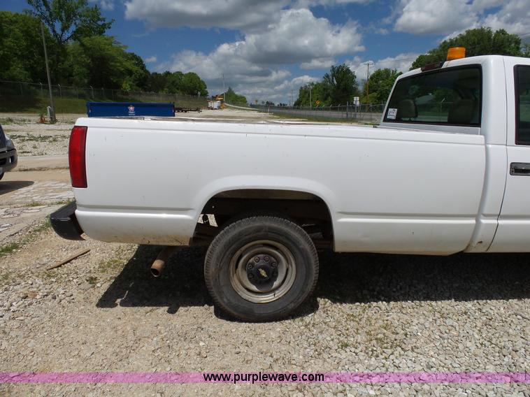 image for item L2017 2000 Chevrolet 2500 pickup truck