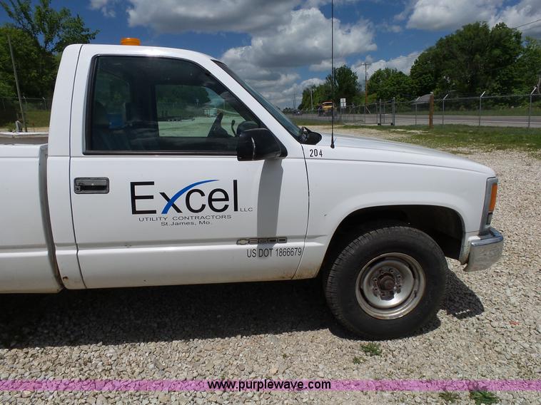 image for item L2017 2000 Chevrolet 2500 pickup truck