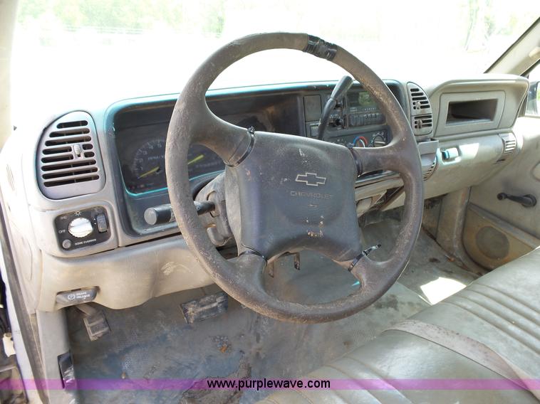 image for item L2017 2000 Chevrolet 2500 pickup truck