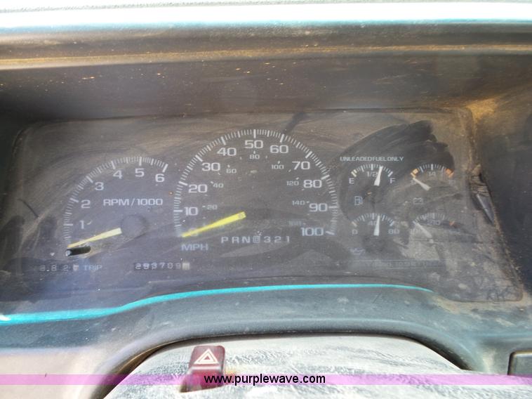 image for item L2017 2000 Chevrolet 2500 pickup truck