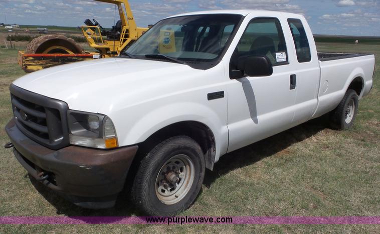 image for item L2146 2003 Ford F250 Super Duty SuperCab pickup truck
