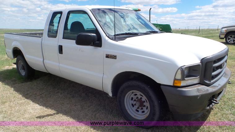 image for item L2146 2003 Ford F250 Super Duty SuperCab pickup truck