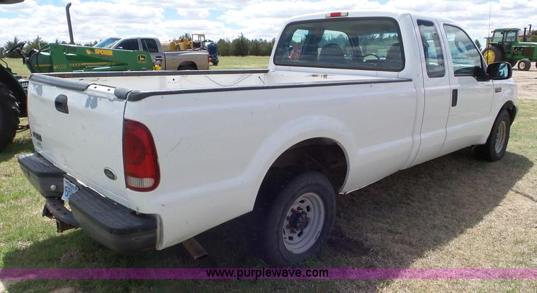 image for item L2146 2003 Ford F250 Super Duty SuperCab pickup truck