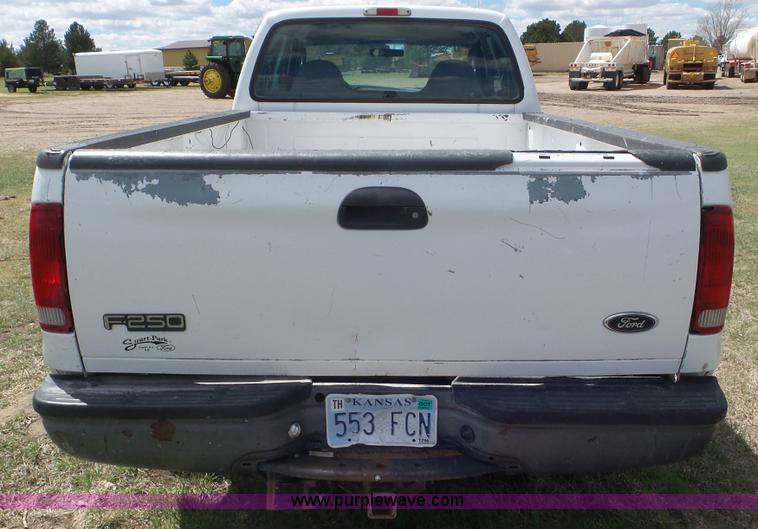 image for item L2146 2003 Ford F250 Super Duty SuperCab pickup truck