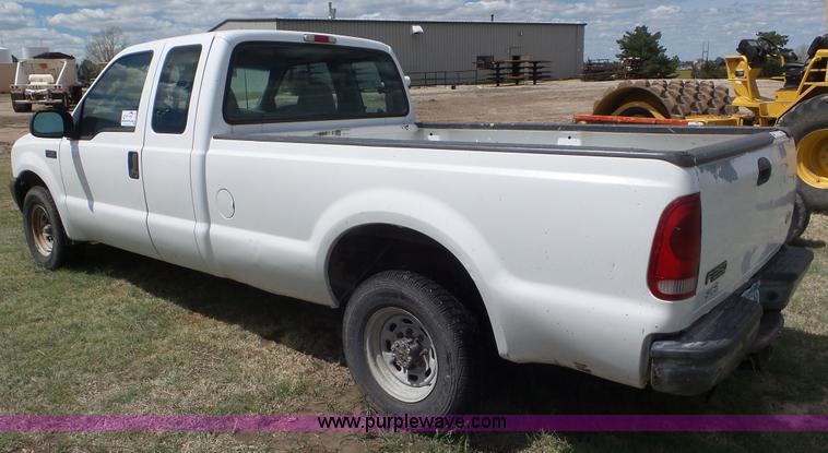image for item L2146 2003 Ford F250 Super Duty SuperCab pickup truck